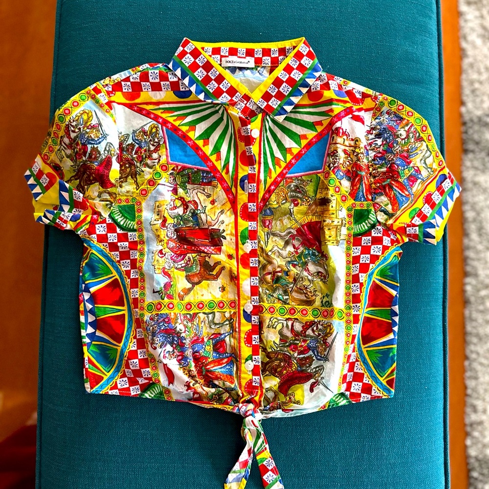 Dolce &  Gabbana kids size S, bottom down with not, colorful yellow, blue, red.